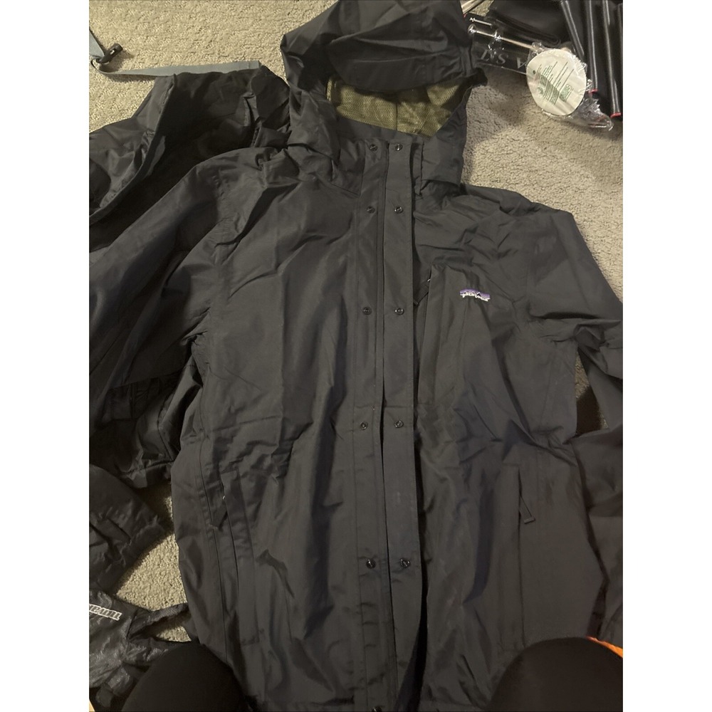 Patagonia Black Raincoat Long Length Size Men's Medium - Picture 1 of 3